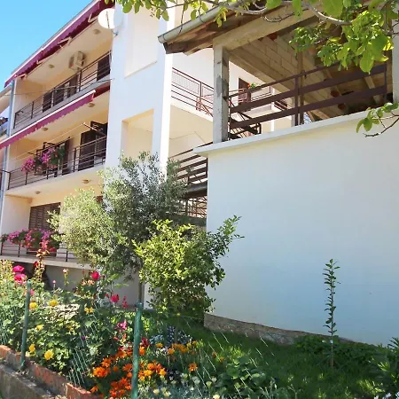Apartment In 33297
