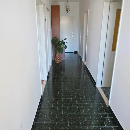 Apartment In 33297